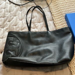 Tory Burch large All T East West Tote Bag. Black